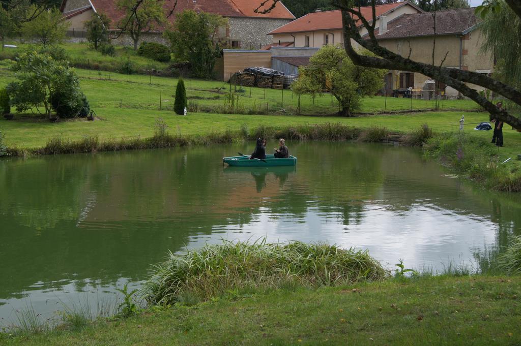 Отель A La Belle Carpe Vauquois Экстерьер фото